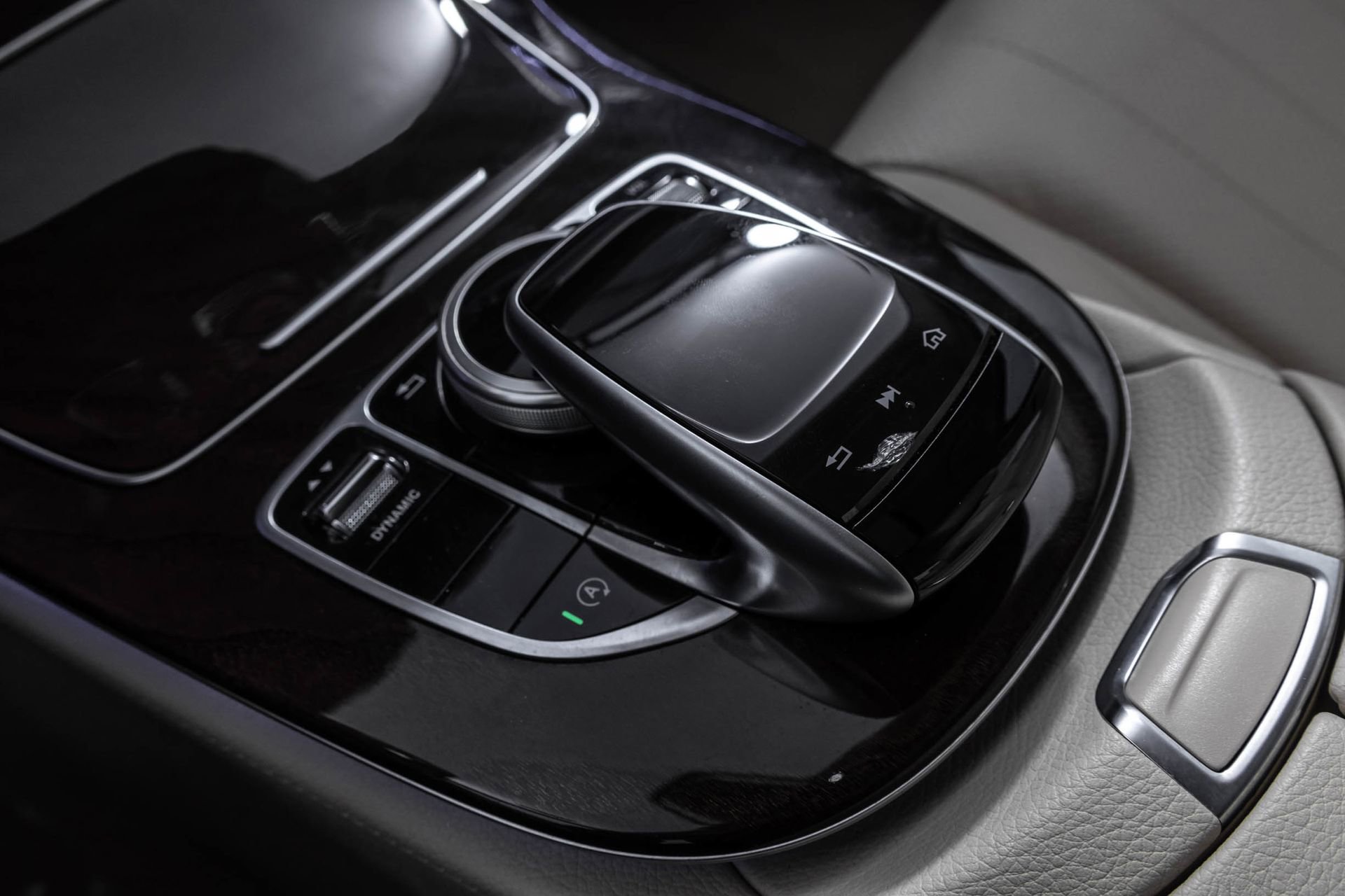 Used 2019 Mercedes-Benz E 300 4MATIC w/ Premium 1 Package image 32