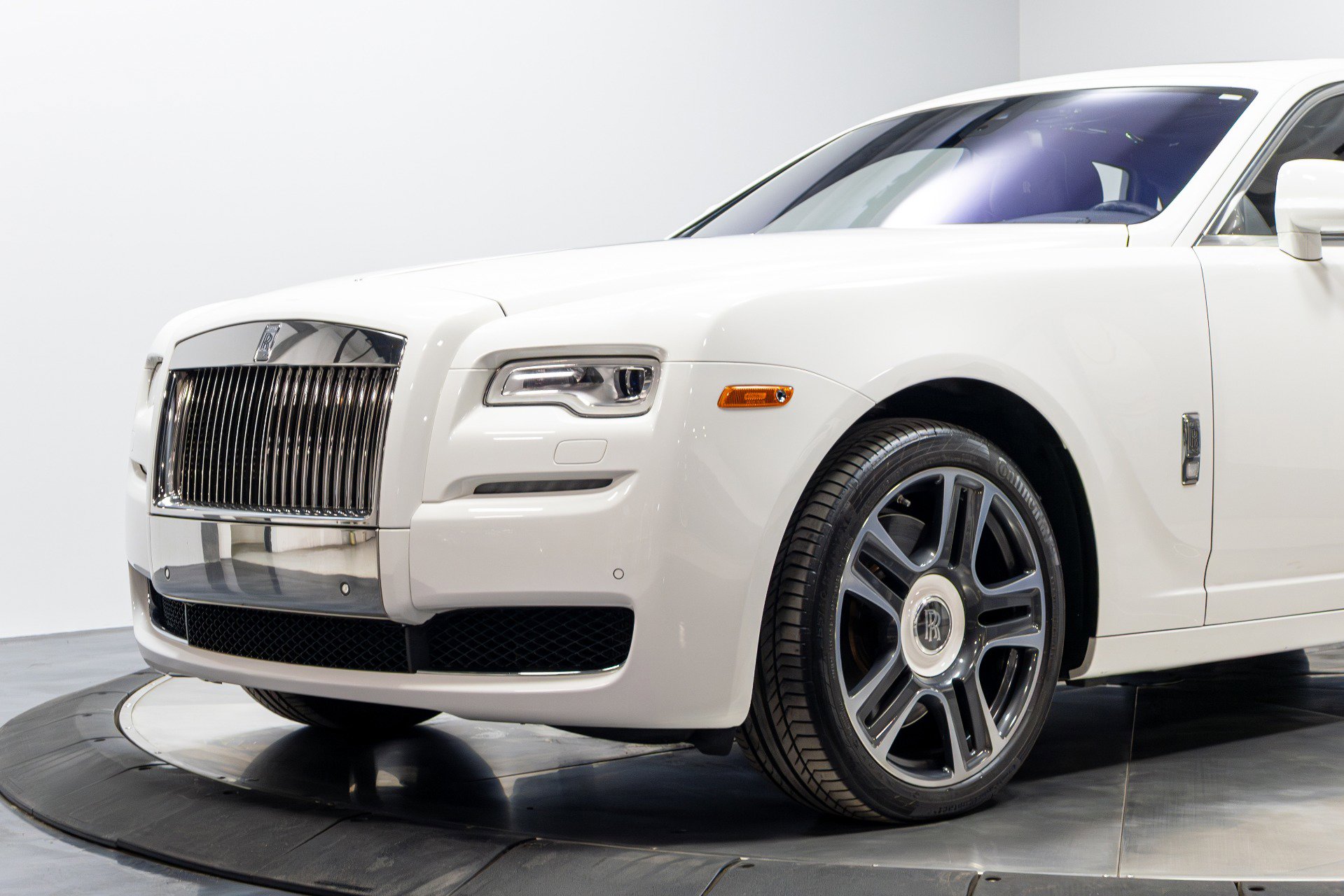 Used 2016 Rolls-Royce Ghost image 5