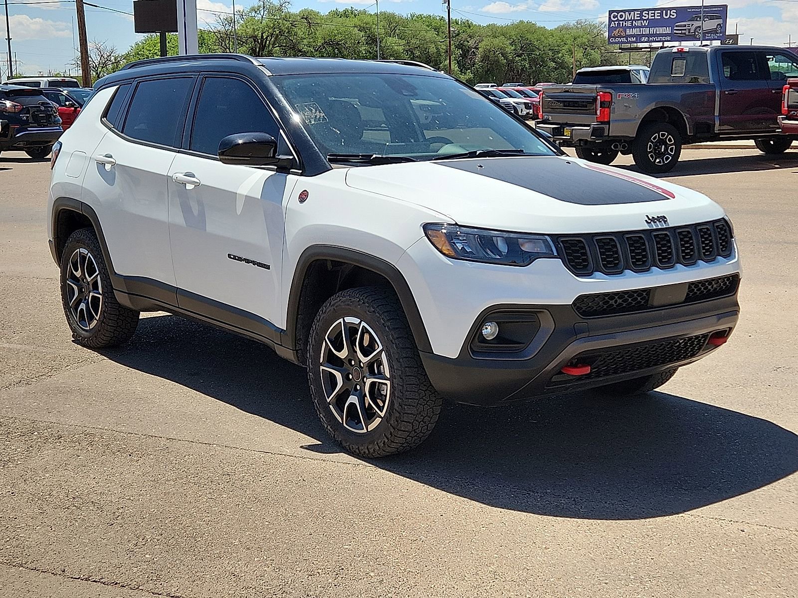 Used 2025 Jeep Compass Trailhawk AWD/4WD image 6