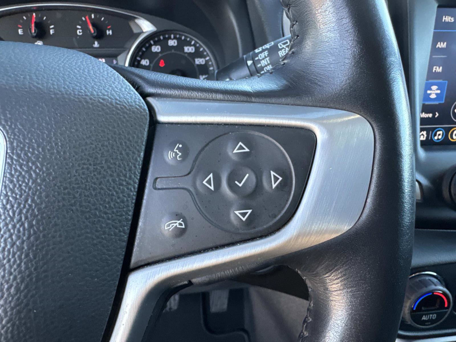 Used 2022 GMC Terrain SLT image 32