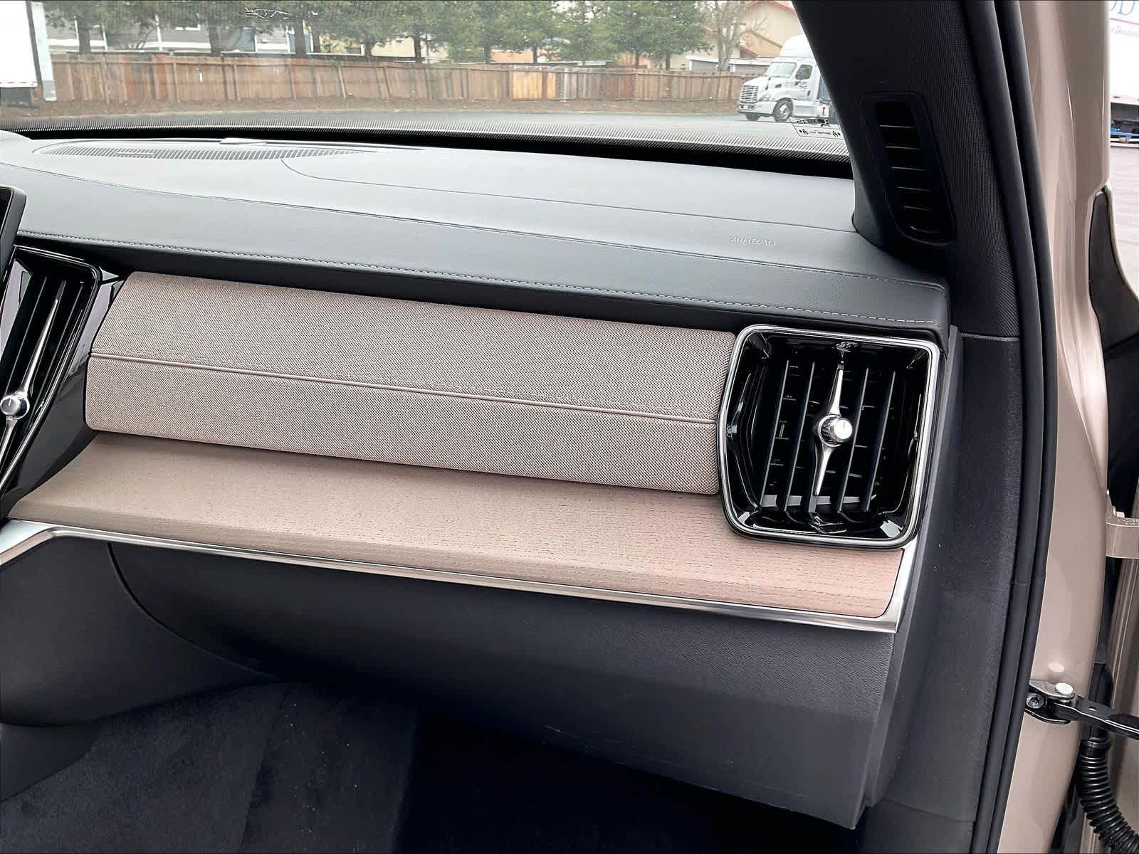 New 2026 Volvo XC90 T8 Plus w/ Protection Package AWD/4WD image 29