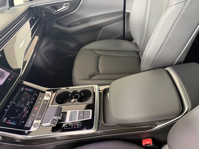 Used 2025 Audi Q7 2.0T Premium w/ Convenience Plus Package AWD/4WD image 17