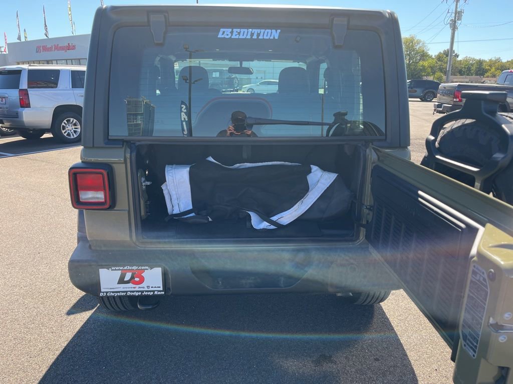 Used 2025 Jeep Wrangler Sport image 32