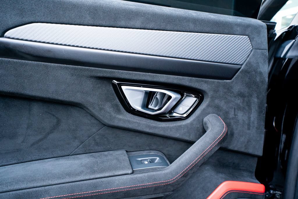 Used 2024 Lamborghini Urus Performante AWD/4WD image 57