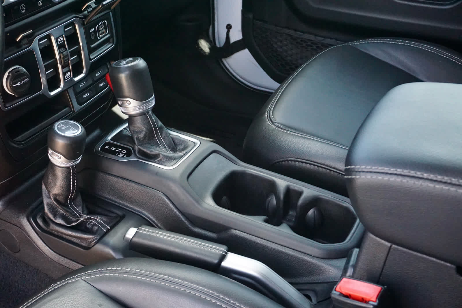 Used 2021 Jeep Wrangler Unlimited Sahara AWD/4WD image 14