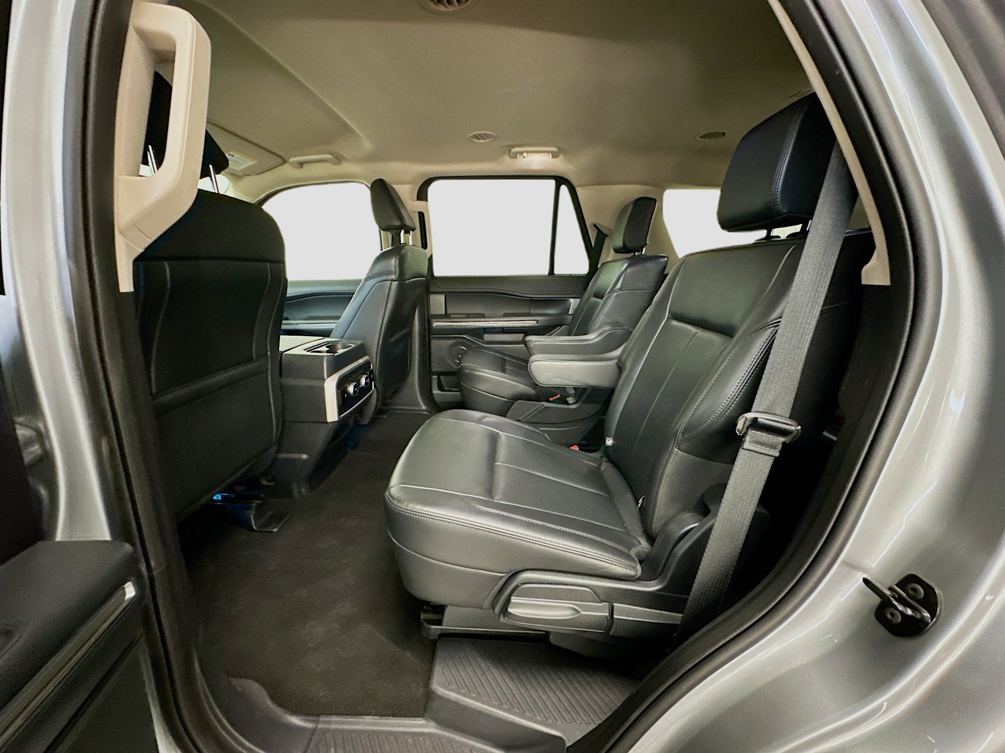 Used 2024 Ford Expedition XLT image 29