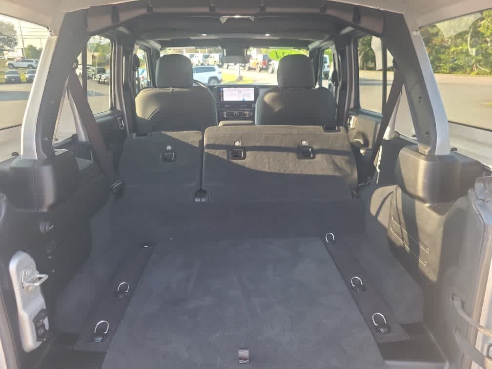 Used 2024 Jeep Wrangler Unlimited w/ Convenience Group AWD/4WD image 25