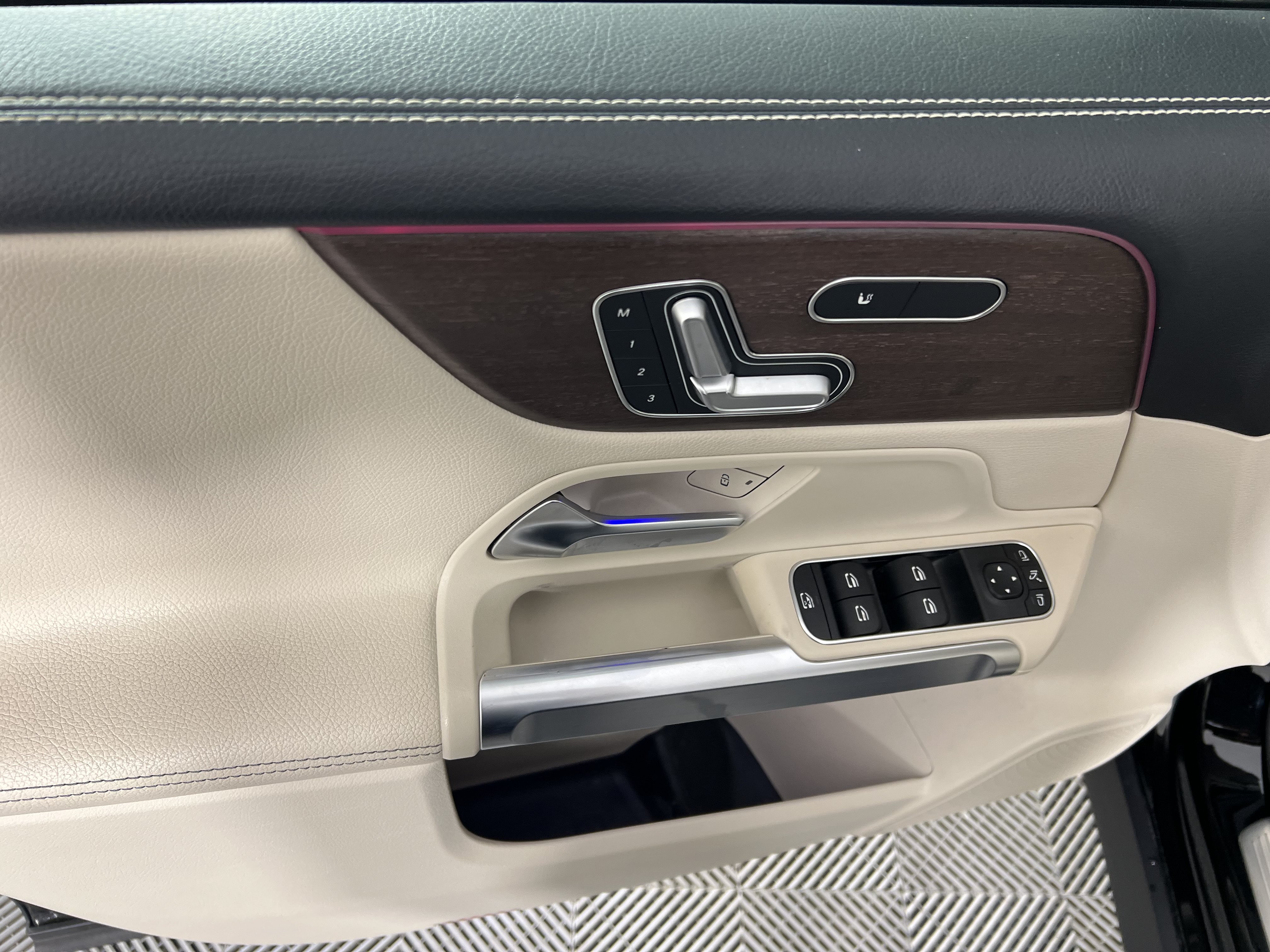 Certified 2023 Mercedes-Benz GLB 250 4MATIC image 18