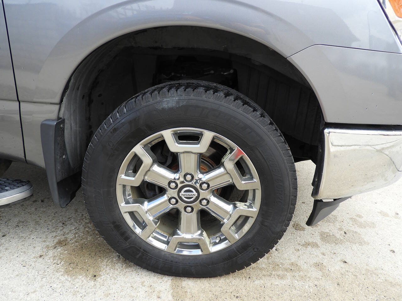 Used 2018 Nissan Titan SL w/ Chrome Package AWD/4WD image 14