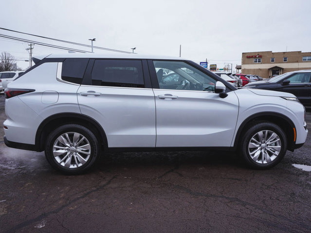 New 2026 Mitsubishi Outlander ES image 4
