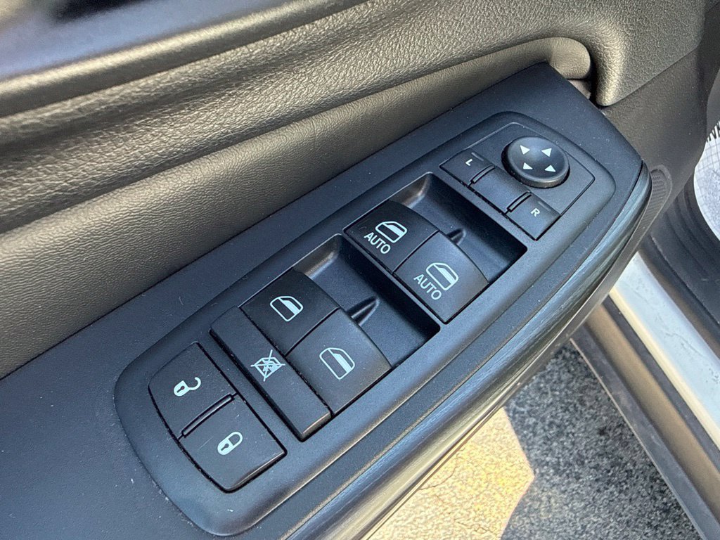 Used 2016 Jeep Cherokee Limited AWD/4WD image 21