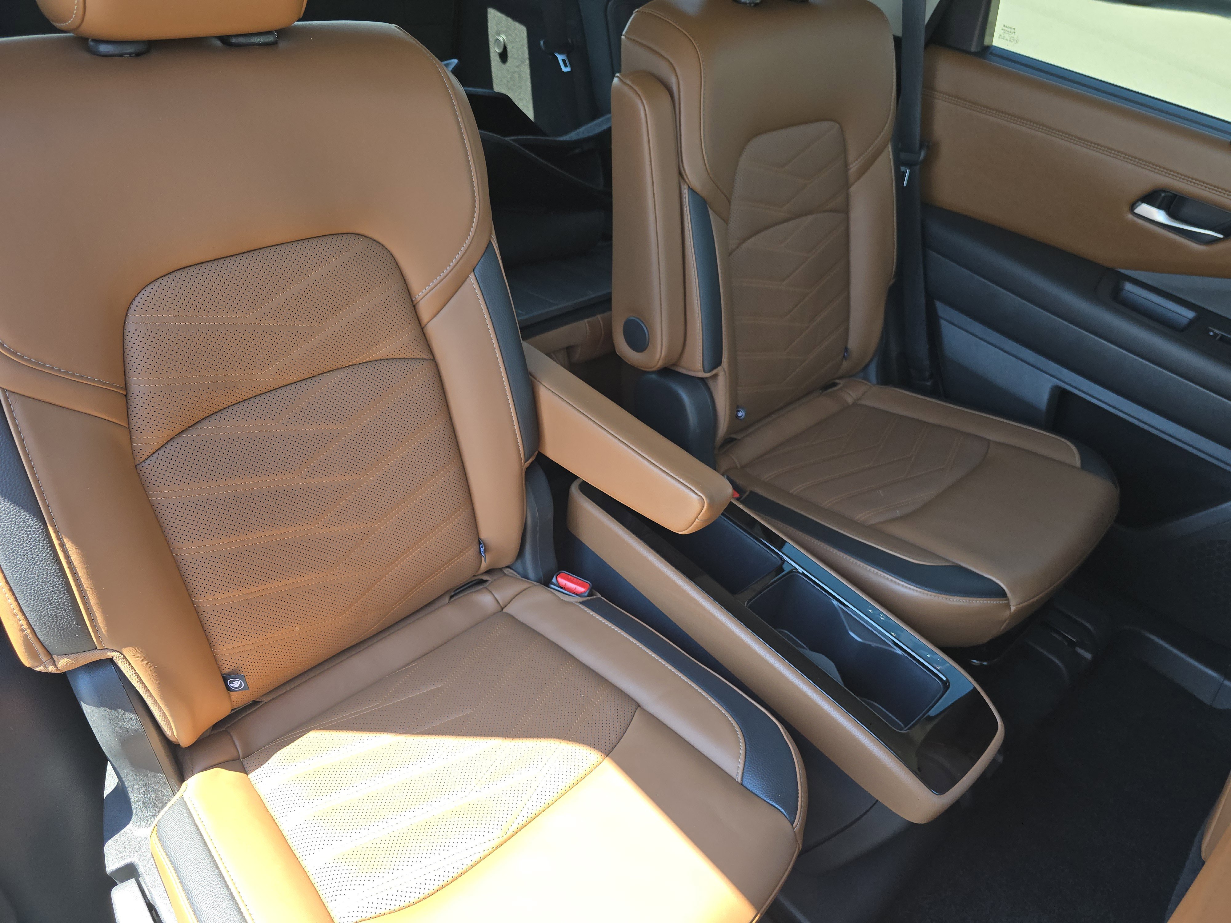 Used 2024 Nissan Pathfinder Platinum image 32