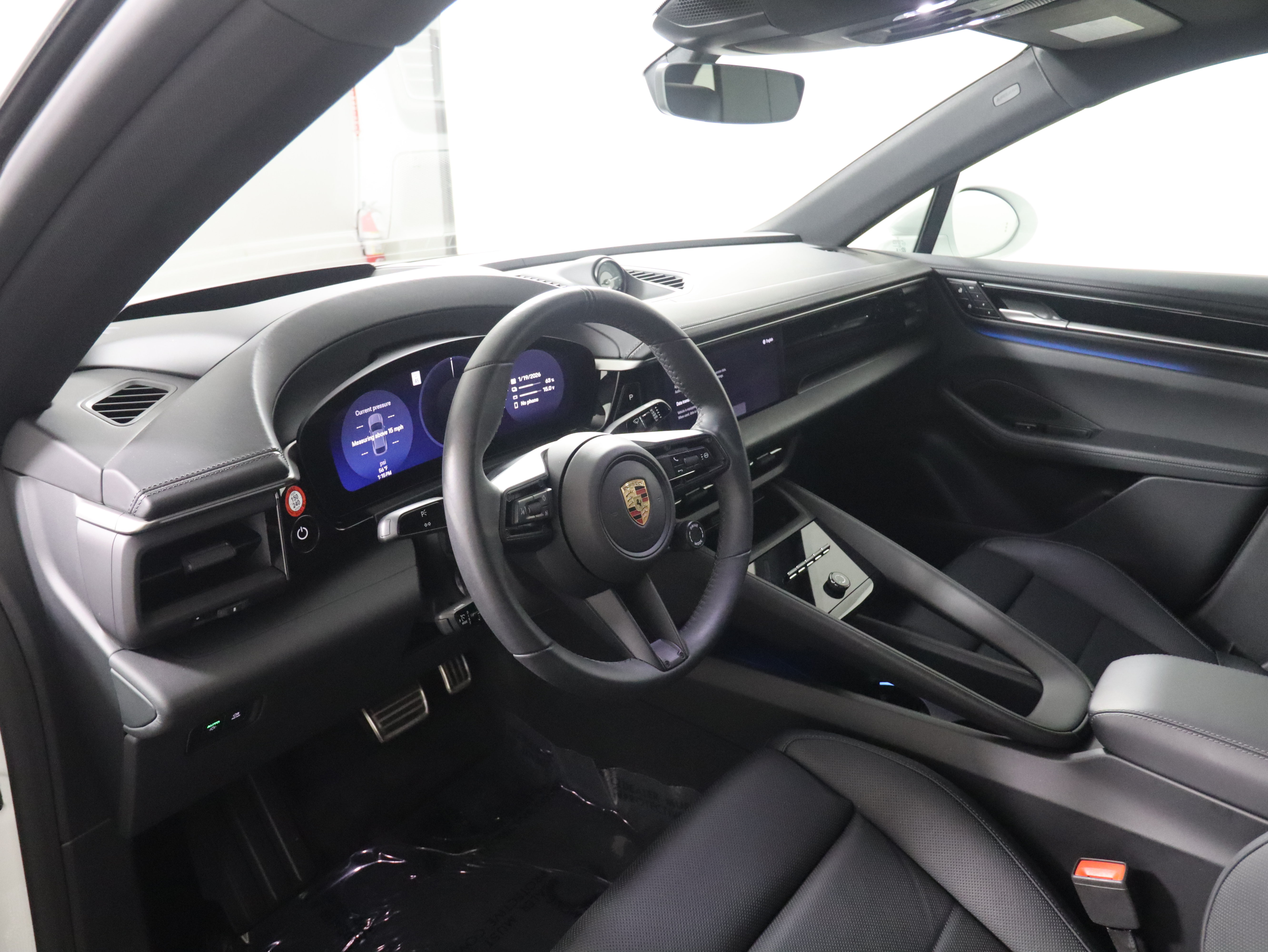 Used 2025 Porsche Macan 4 Electric AWD/4WD image 4