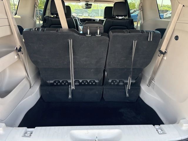 Used 2023 Chrysler Pacifica Touring-L image 12
