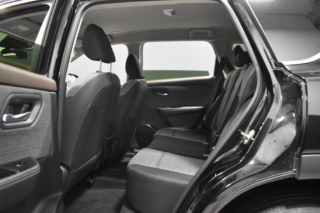 Used 2023 Nissan Rogue SV FWD image 30