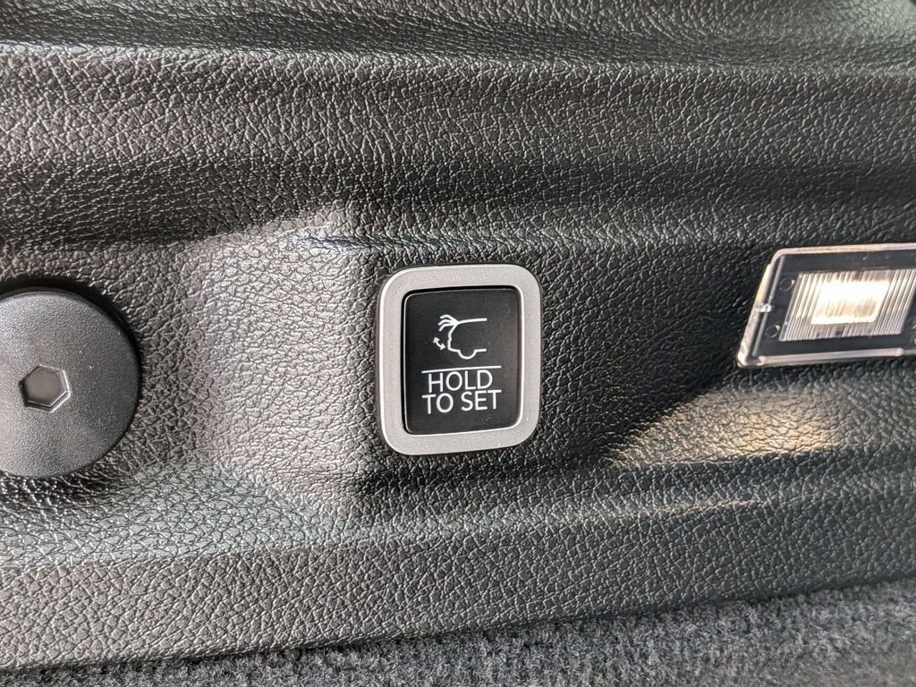 Used 2023 Jeep Grand Cherokee L Overland w/ Advanced Protech Group III AWD/4WD image 11