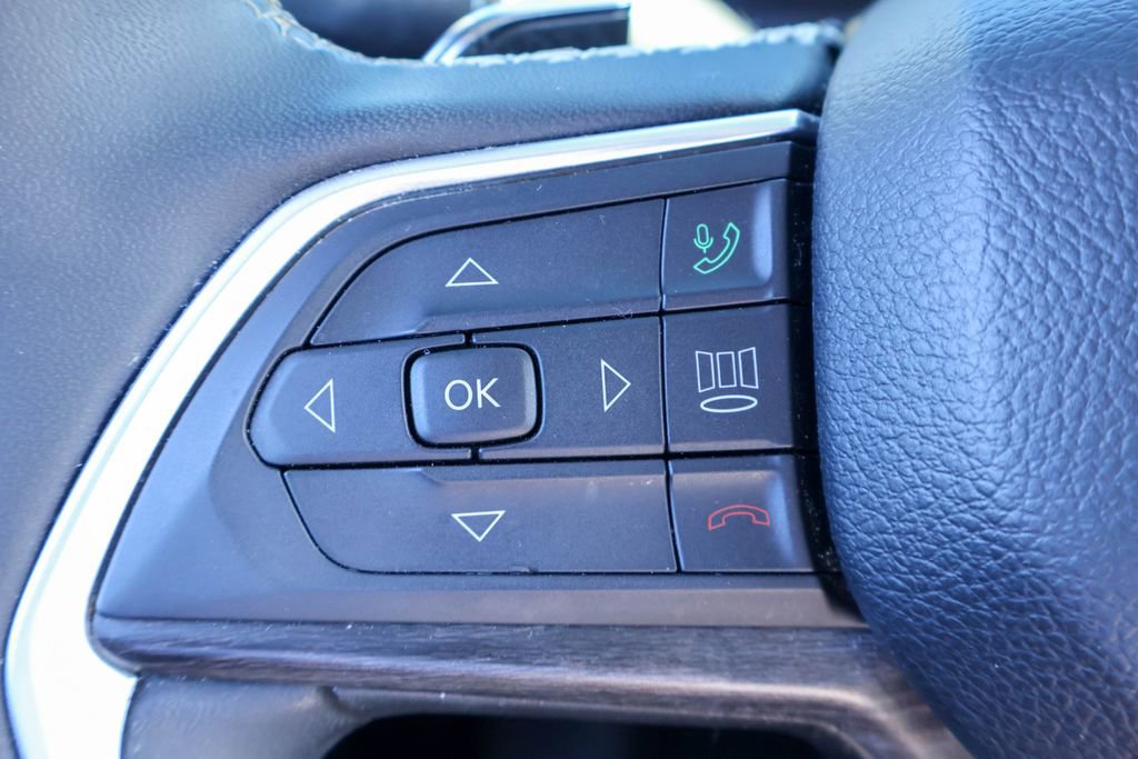 Used 2023 Jeep Grand Cherokee Limited w/ Luxury Tech Group II image 12