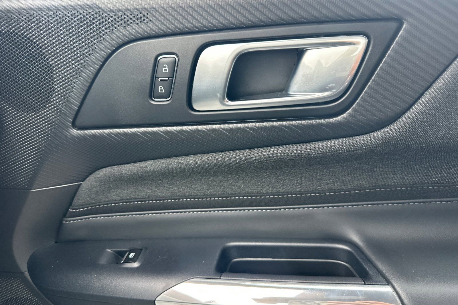 Used 2025 Ford Mustang Coupe RWD image 17