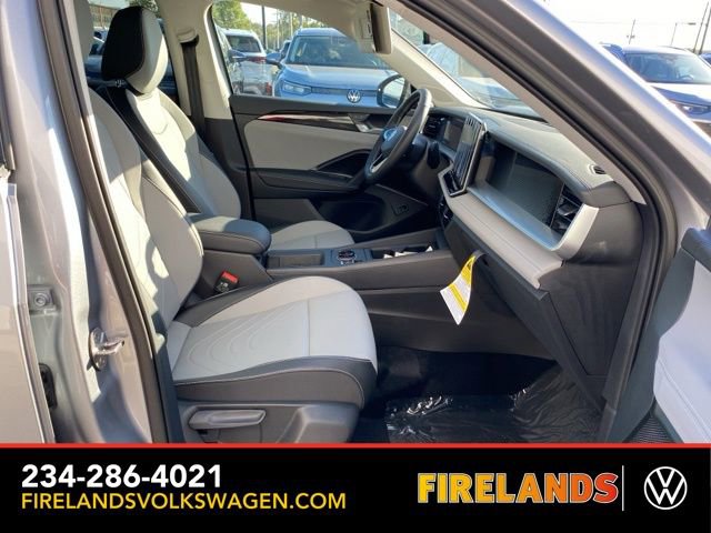 New 2025 Volkswagen Tiguan SE image 47
