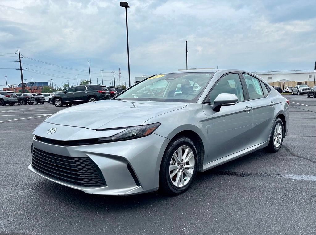 Used 2025 Toyota Camry LE FWD image 3