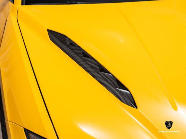 Used 2024 Lamborghini Urus Performante AWD/4WD image 4