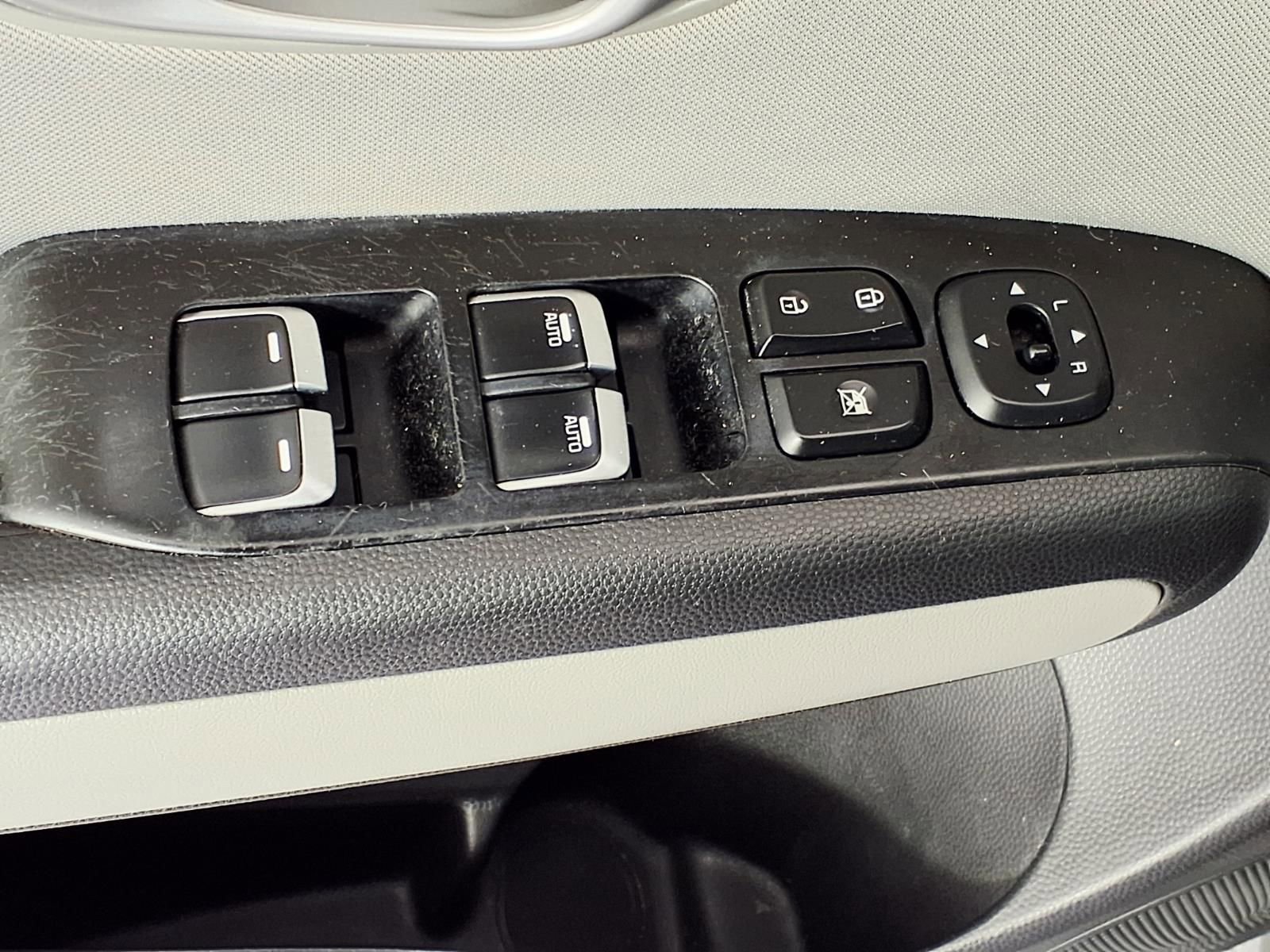 Used 2017 Kia Soul + FWD image 14