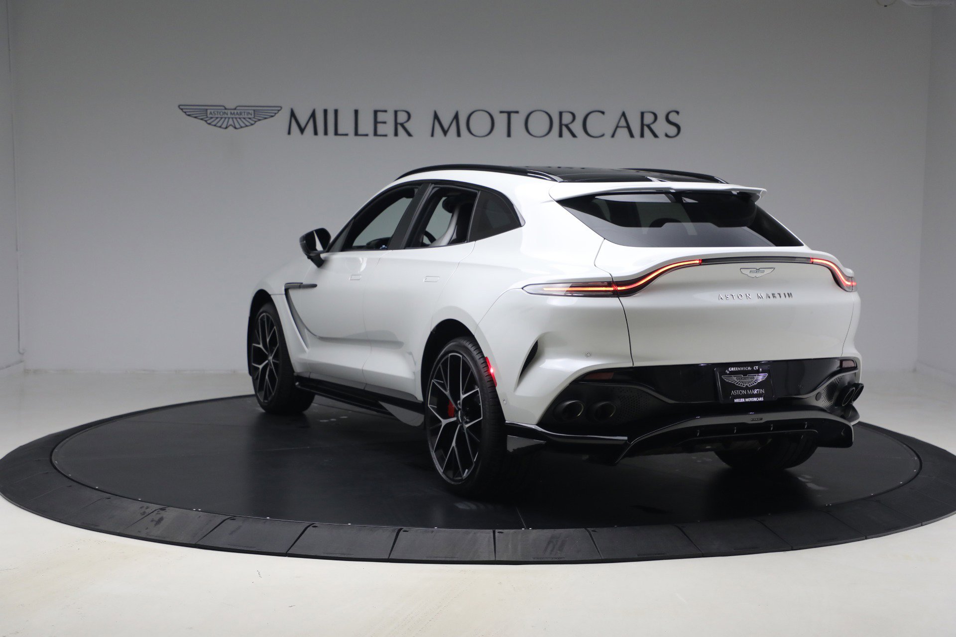 Used 2025 Aston Martin DBX 707 image 5