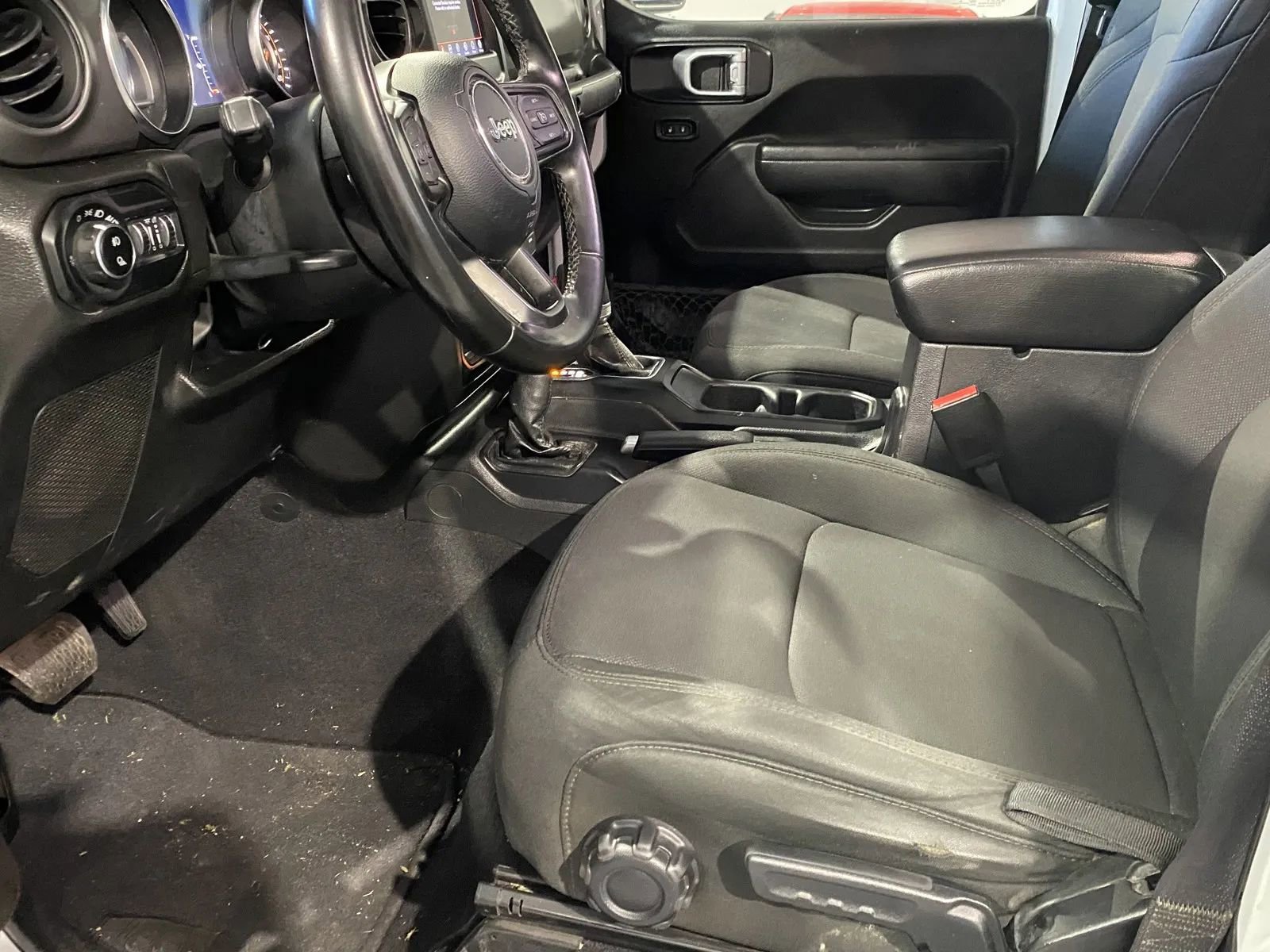 Used 2022 Jeep Gladiator Willys AWD/4WD image 11