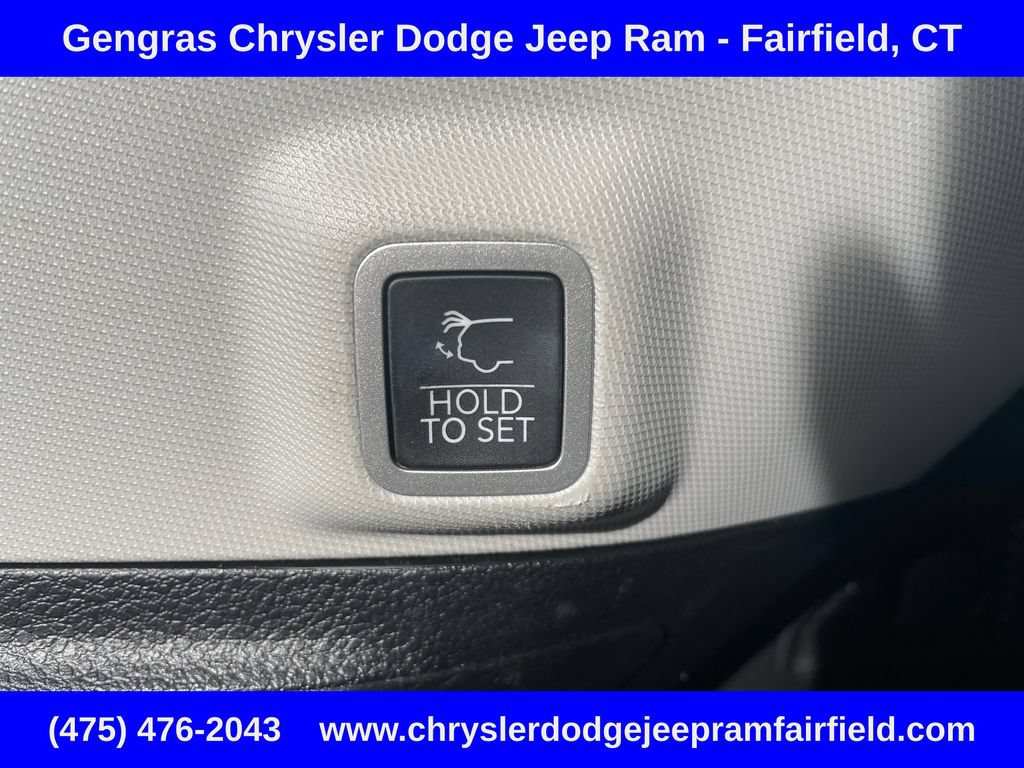 Used 2023 Jeep Grand Cherokee Limited w/ Luxury Tech Group II AWD/4WD image 28
