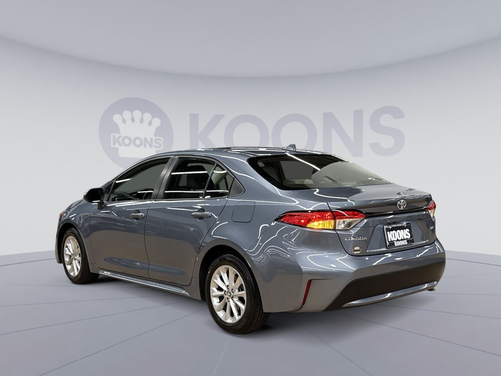 Used 2021 Toyota Corolla LE w/ LE Convenience Package FWD image 8