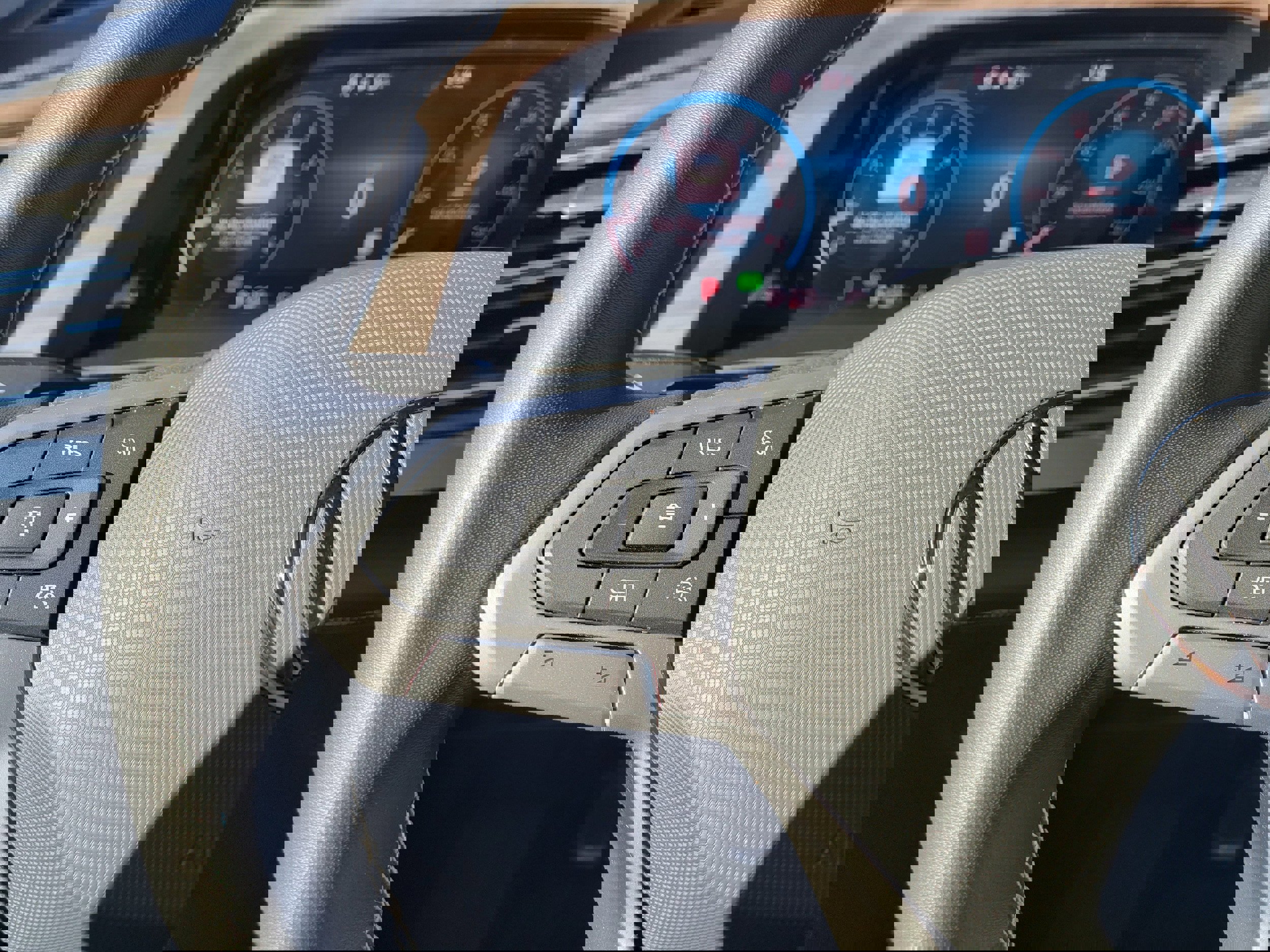 Used 2024 Volkswagen Atlas SEL image 15