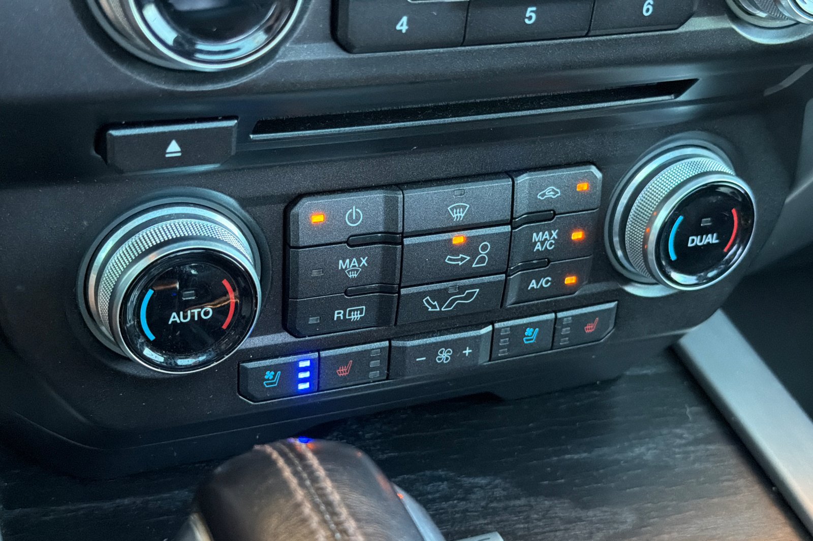 Used 2018 Ford F150 Platinum w/ Technology Package AWD/4WD image 21