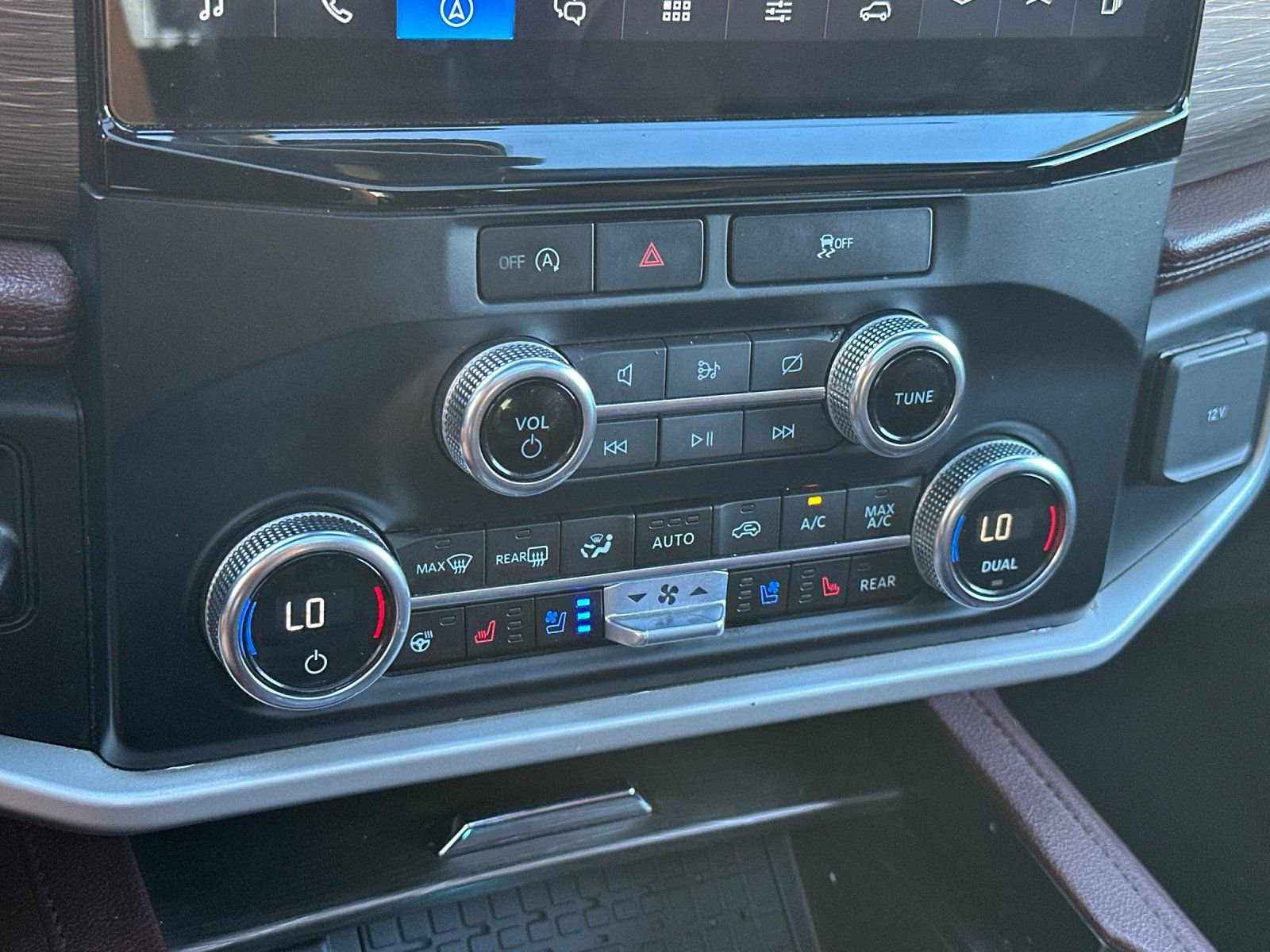 Used 2023 Ford Expedition Limited image 25