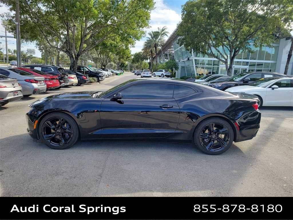 Used 2022 Chevrolet Camaro LT w/ Technology Package image 5