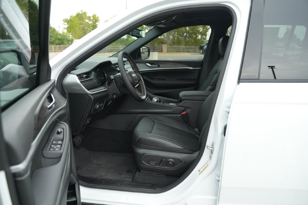 New 2027 Jeep Grand Cherokee L Limited AWD/4WD image 12