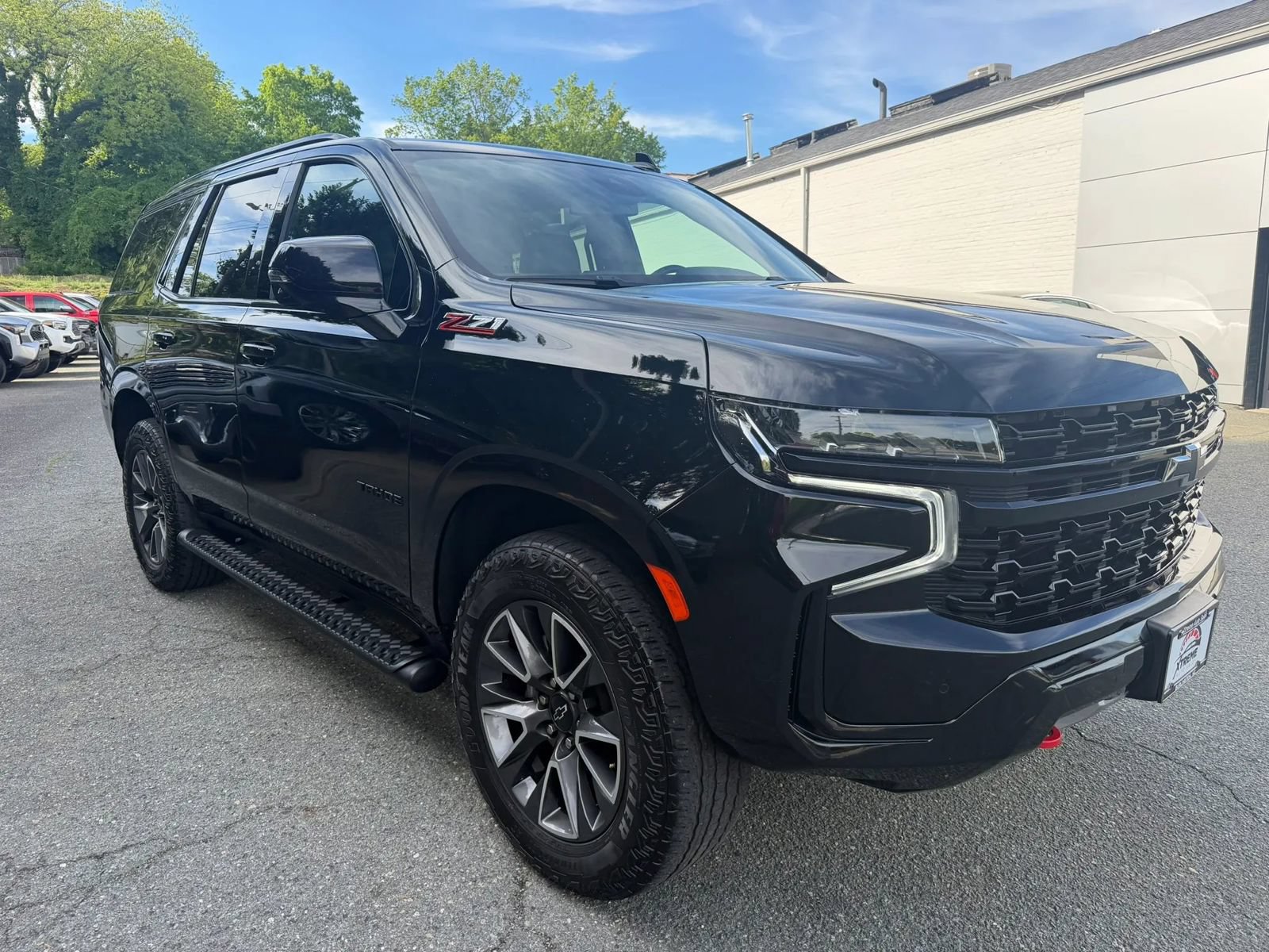 Used 2023 Chevrolet Tahoe Z71 w/ Luxury Package AWD/4WD image 5