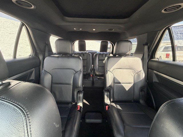 Used 2018 Ford Explorer XLT w/ Equipment Group 202A AWD/4WD image 33