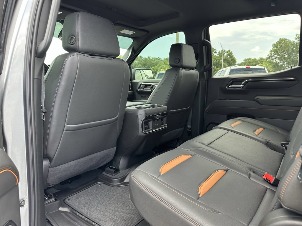 Used 2024 GMC Sierra 1500 AT4 w/ Technology Package AWD/4WD image 17