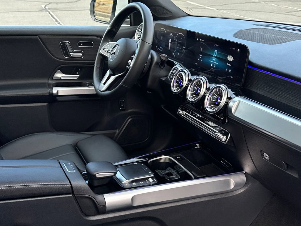 Used 2023 Mercedes-Benz GLB 250 4MATIC image 5
