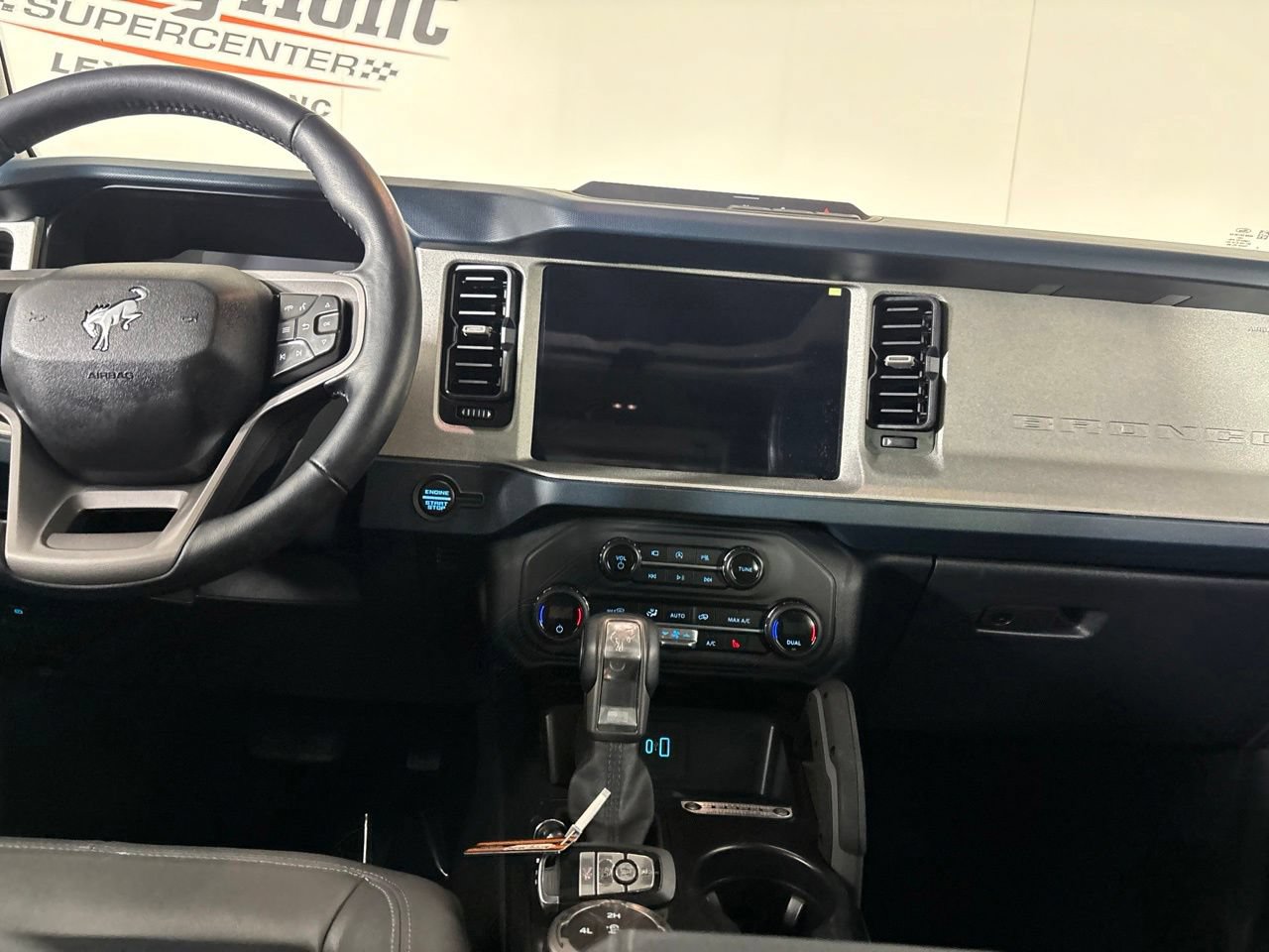 Used 2024 Ford Bronco Outer Banks AWD/4WD image 25