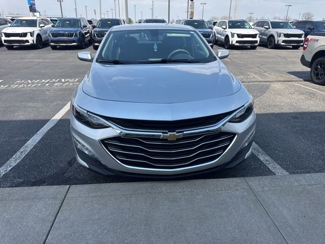 Used 2019 Chevrolet Malibu LT image 2