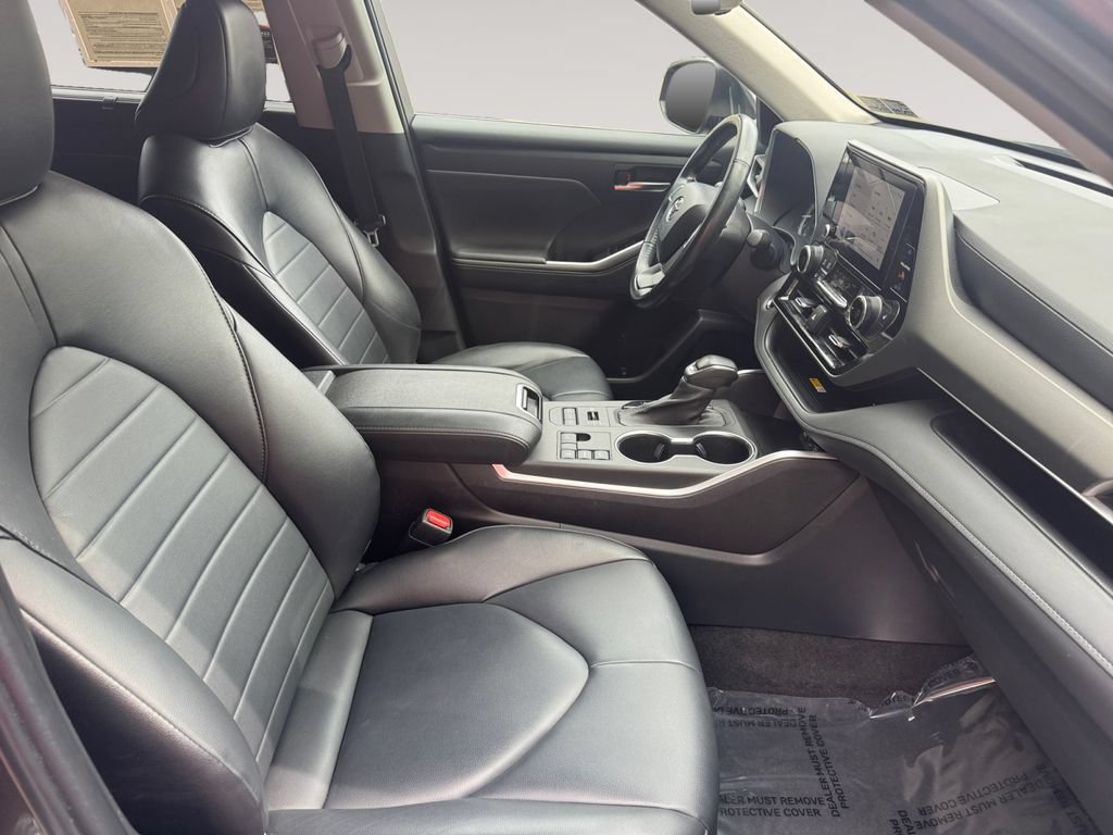 Used 2023 Toyota Highlander XLE AWD/4WD image 15