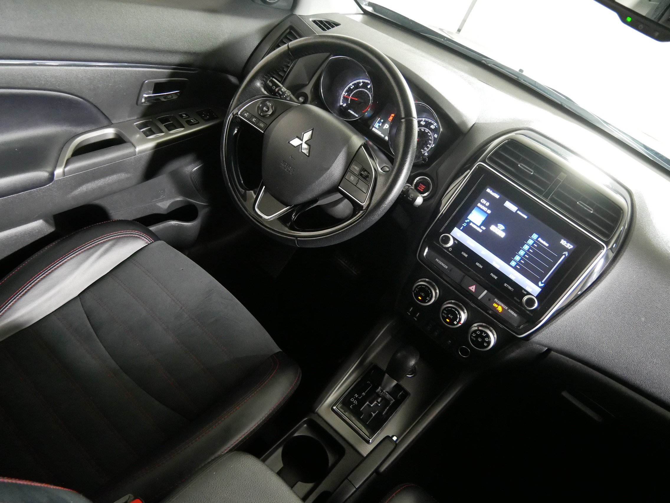 Used 2024 Mitsubishi Outlander Sport SE AWD/4WD image 9