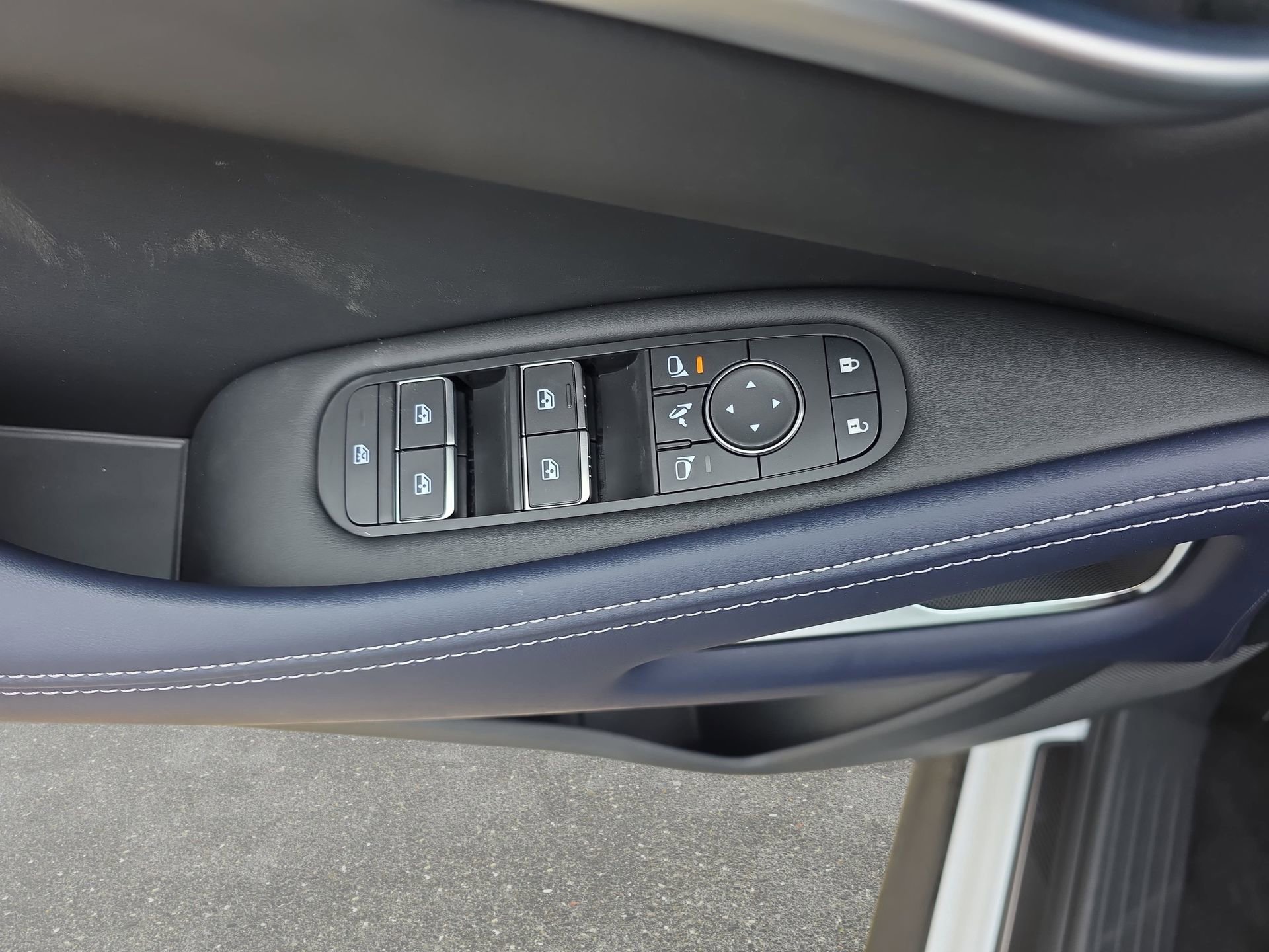 New 2026 INFINITI QX60 Sport w/ Dark Cargo Package AWD/4WD image 27