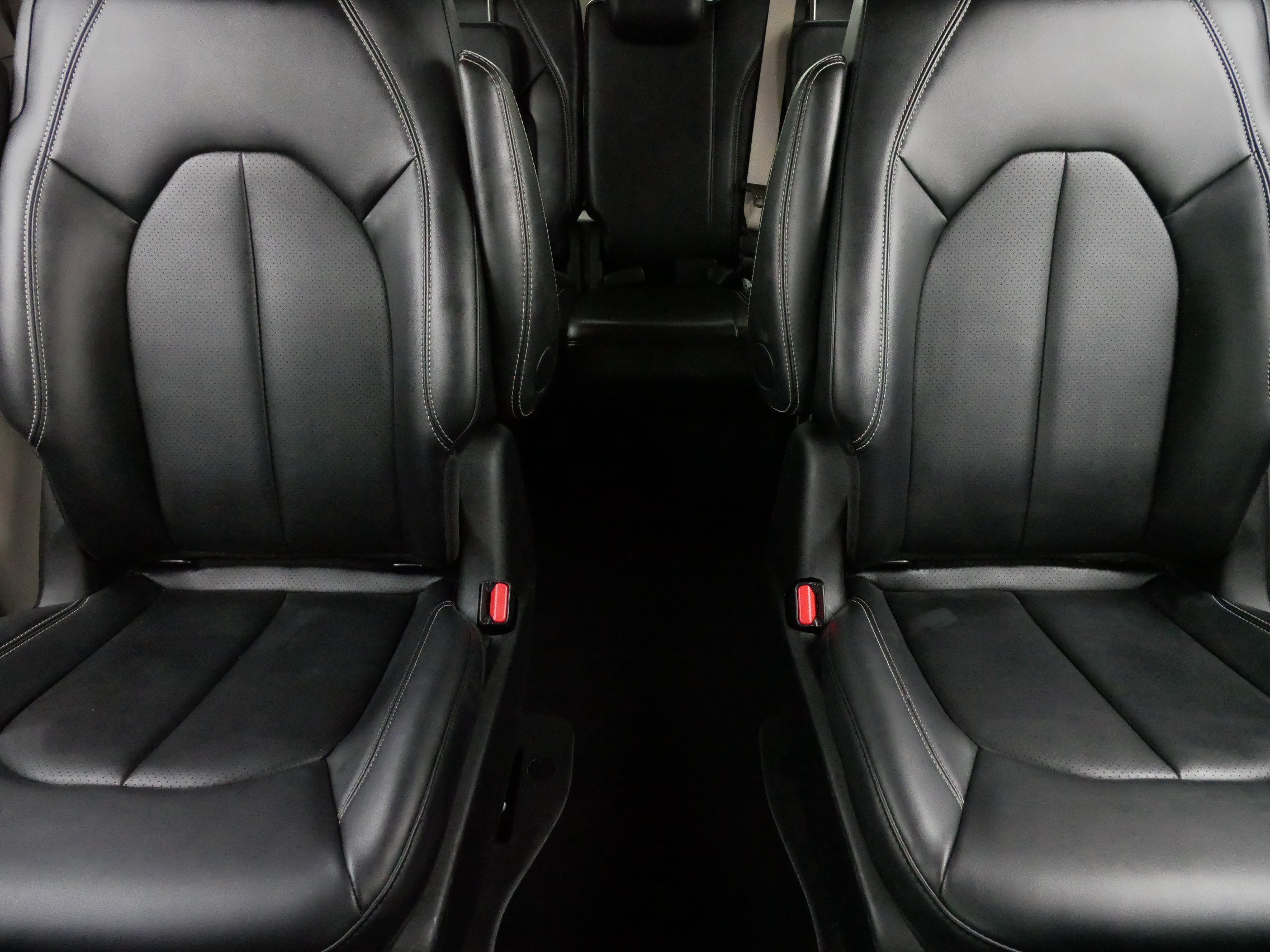 Used 2024 Chrysler Pacifica Limited FWD image 13