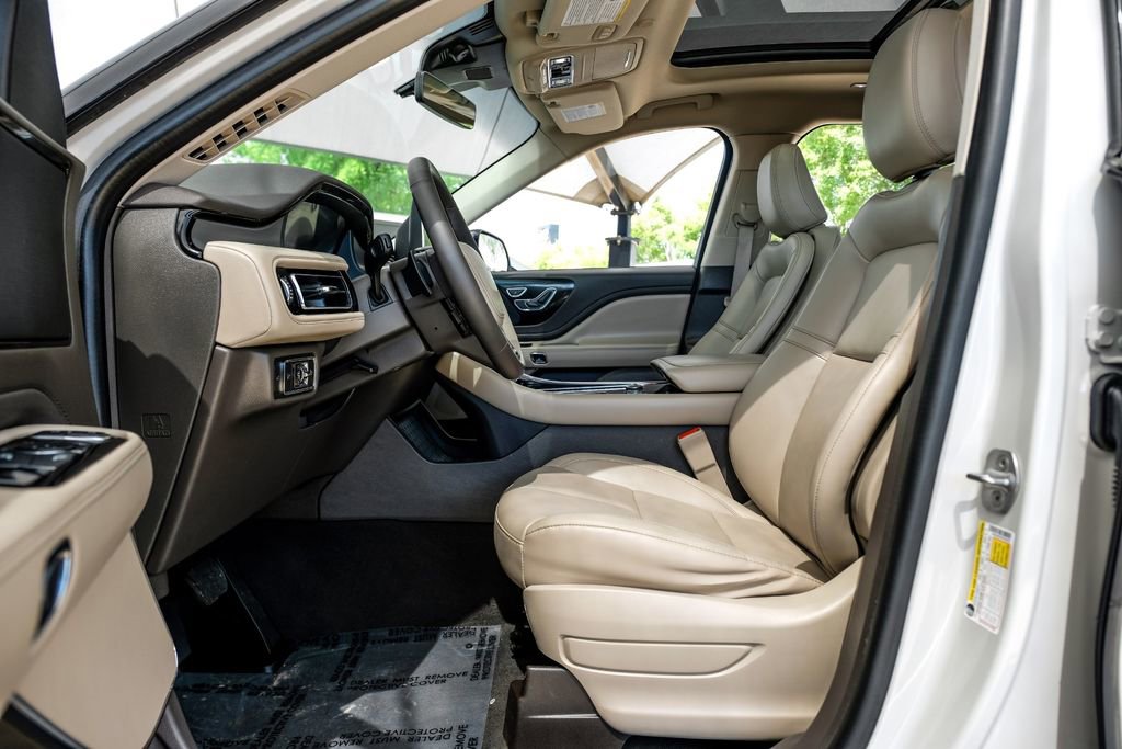 Used 2023 Lincoln Aviator AWD w/ Premium Package image 3