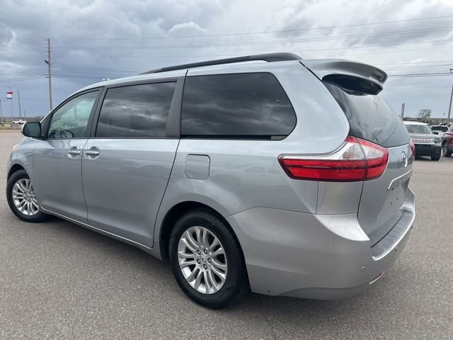 Used 2015 Toyota Sienna XLE w/ XLE Navigation Package FWD image 25