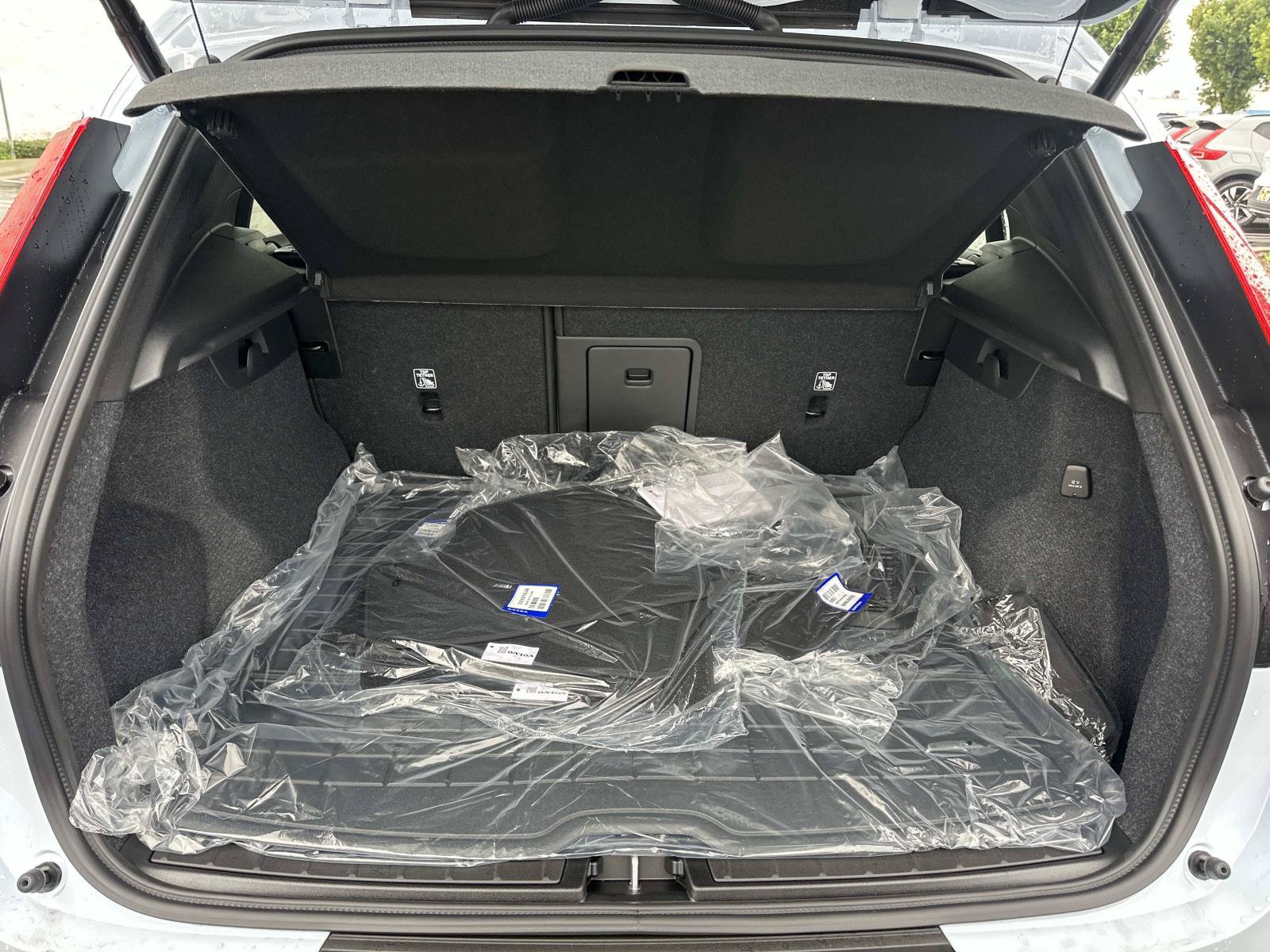 New 2026 Volvo XC40 B5 Plus w/ Protection Package Premier AWD/4WD image 18