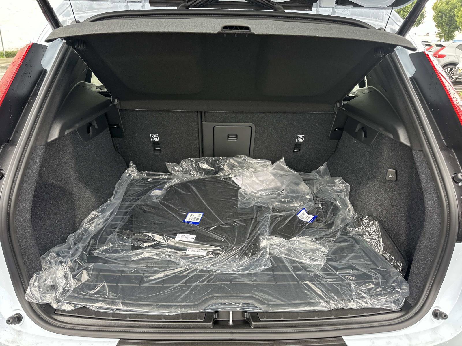 New 2026 Volvo XC40 B5 Plus w/ Protection Package Premier AWD/4WD image 18