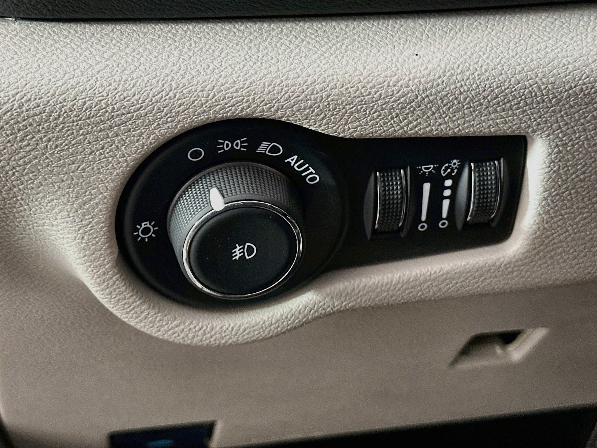 Used 2024 Chrysler Pacifica Touring-L FWD image 17